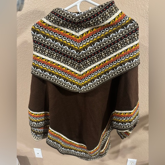 Peruvian Poncho - Picture 3 of 3